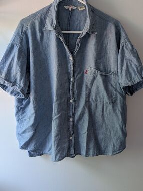 Levi's Short-Sleeve Light Blue Button-Up Shirt